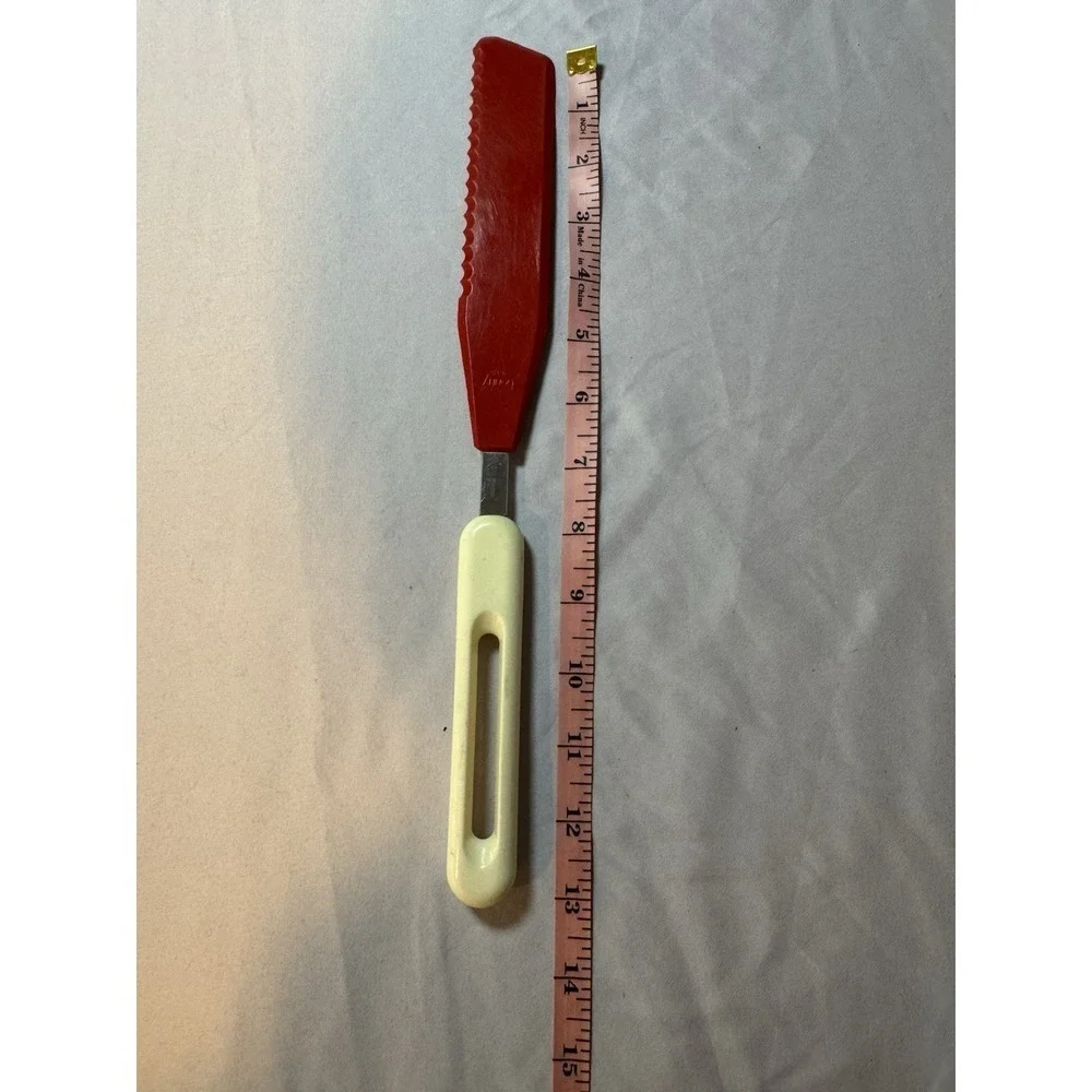 Vintage Bonny Red Long Thin Serrated Spatula Icing Spreader‎ With White Handle